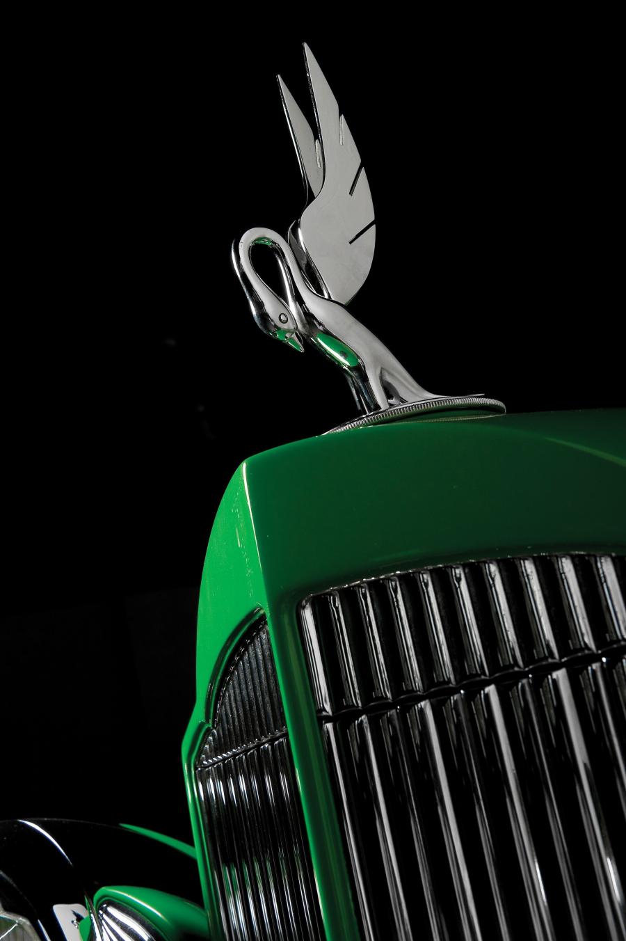 Логотип Packard Twelve Phaeton 1934 года  (фото 14 из 46)